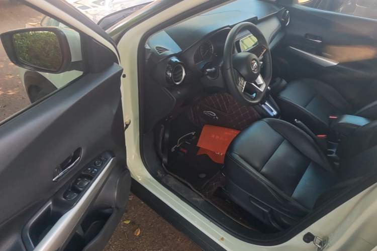 Used Nissan Kicks 2021 1.5L XV CVT Smart Connect Luxury Edition Driver Seat