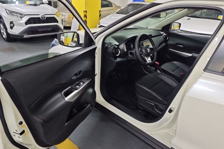 Used Nissan Kicks 2021 1.5L XV CVT Smart Connect Luxury Edition Driver Seat