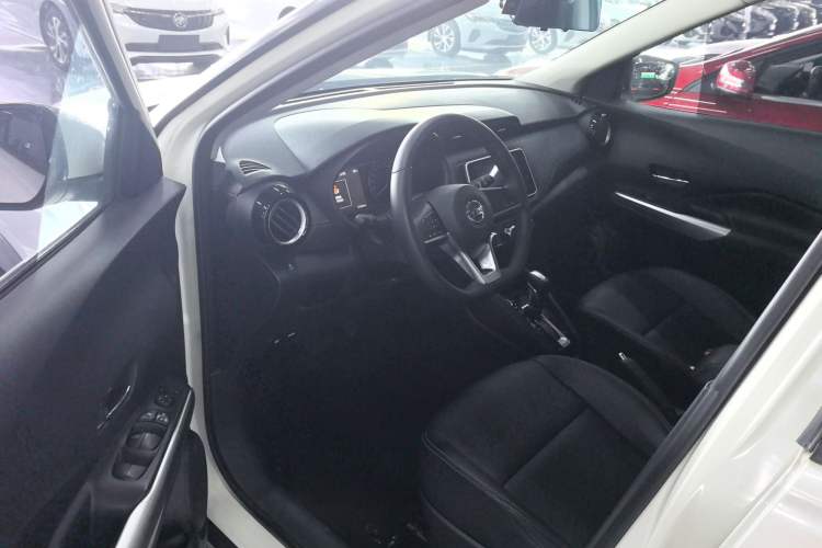 Used Nissan Kicks 2021 1.5L XV CVT Smart Connect Luxury Edition Driver Seat