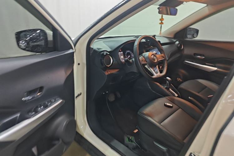 Used Nissan Kicks 2021 1.5L XV CVT Smart Connect Luxury Edition Driver Seat