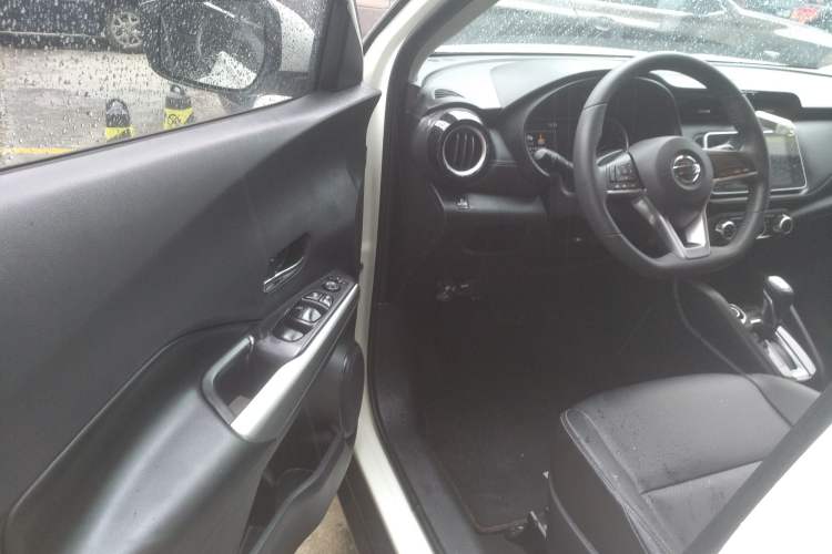 Used Nissan Kicks 2021 1.5L XV CVT Smart Connect Luxury Edition Driver Seat