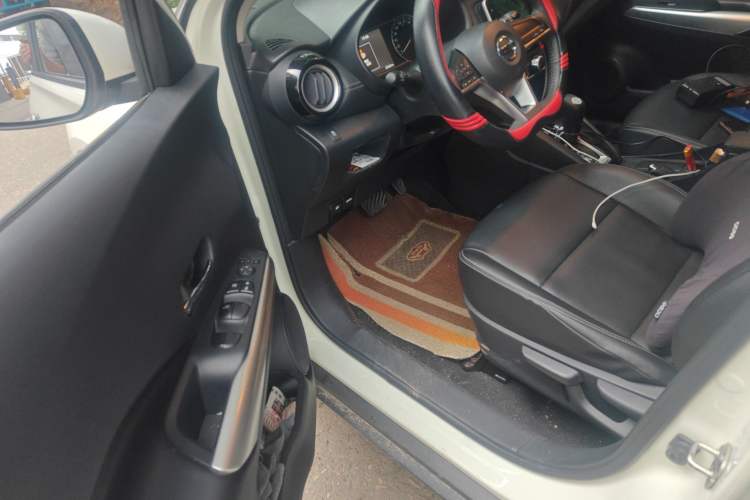 Used Nissan Kicks 2021 1.5L XV CVT Smart Connect Luxury Edition Driver Seat