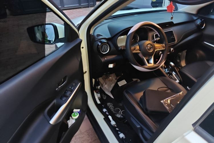 Used Nissan Kicks 2021 1.5L XV CVT Smart Connect Luxury Edition Driver Seat