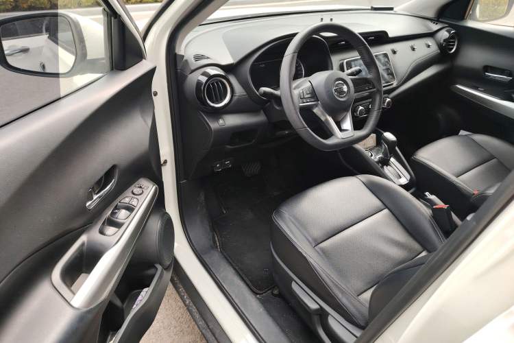 Used Nissan Kicks 2021 1.5L XV CVT Smart Connect Luxury Edition Driver Seat