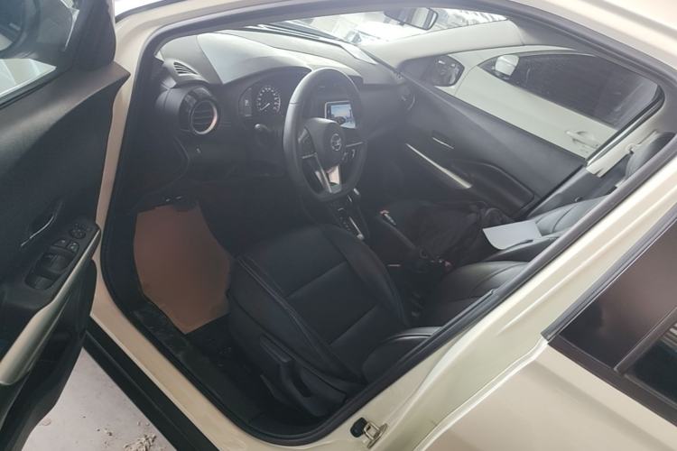 Used Nissan Kicks 2021 1.5L XV CVT Smart Connect Luxury Edition Driver Seat