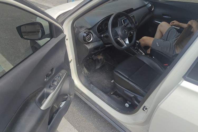 Used Nissan Kicks 2021 1.5L XV CVT Smart Connect Luxury Edition Driver Seat