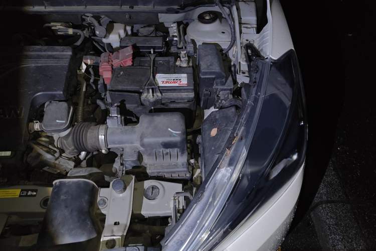 Used Nissan Kicks 2021 1.5L XV CVT Smart Connect Luxury Edition Engine Bay Left