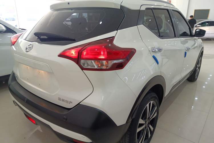 Used Nissan Kicks 2021 1.5L XV CVT Smart Connect Luxury Edition Exterior 5