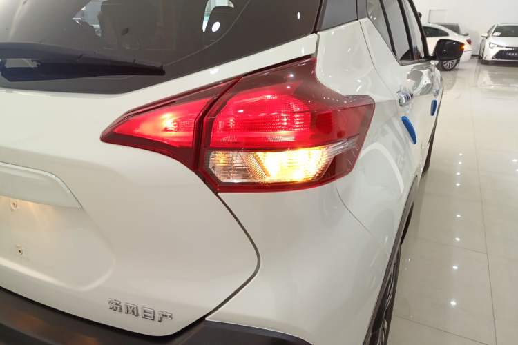 Used Nissan Kicks 2021 1.5L XV CVT Smart Connect Luxury Edition Exterior 6