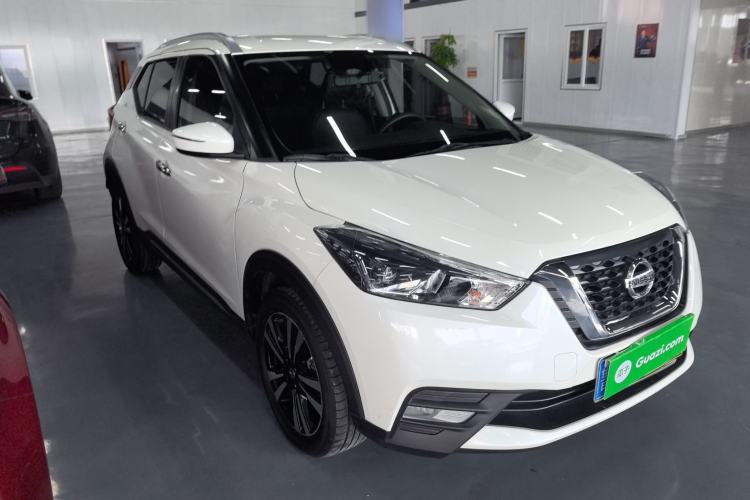 Used Nissan Kicks 2021 1.5L XV CVT Smart Connect Luxury Edition Front Right 45 Deg