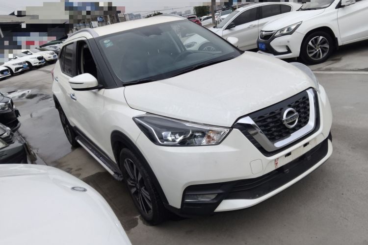 Used Nissan Kicks 2021 1.5L XV CVT Smart Connect Luxury Edition Front Right 45 Deg