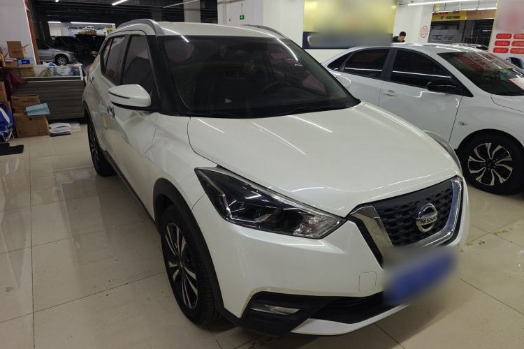 Used Nissan Kicks 2021 1.5L XV CVT Smart Connect Luxury Edition Front Right 45 Deg