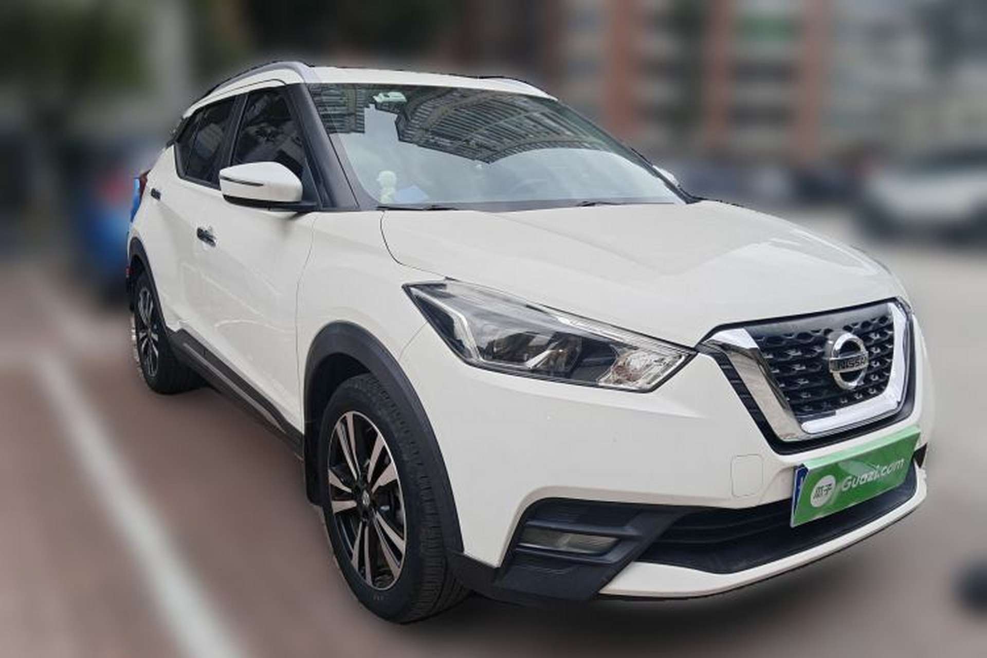 Used Nissan Kicks 2021 1.5L XV CVT Smart Connect Luxury Edition Front Right 45 Deg