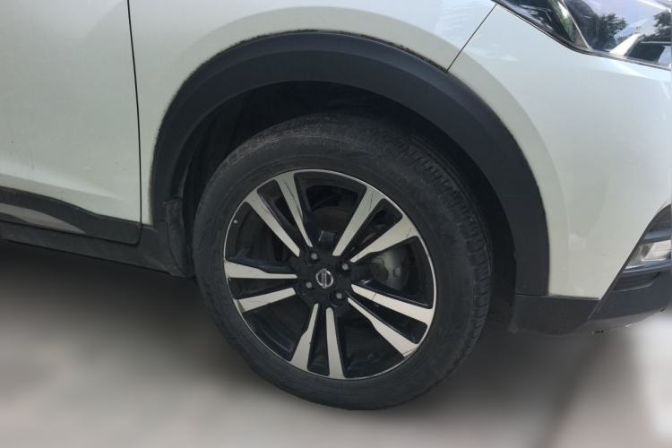 Used Nissan Kicks 2021 1.5L XV CVT Smart Connect Luxury Edition Front Right 45 Deg