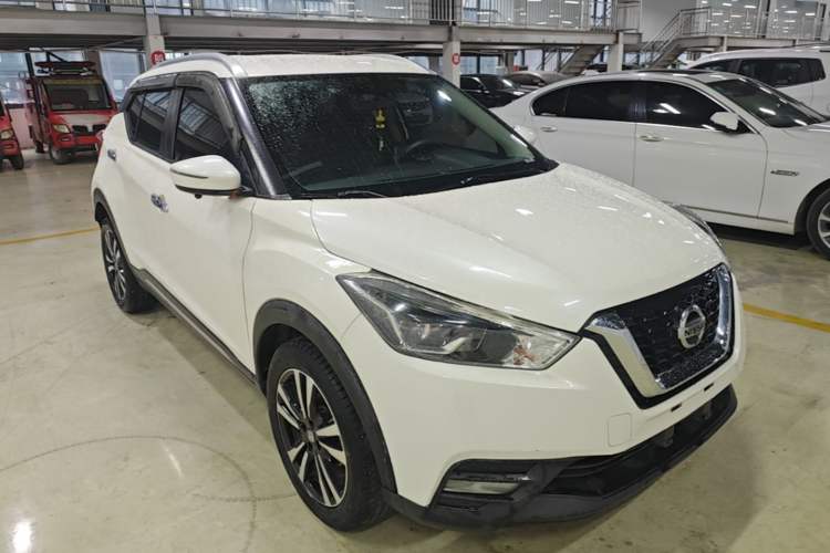 Used Nissan Kicks 2021 1.5L XV CVT Smart Connect Luxury Edition Front Right 45 Deg