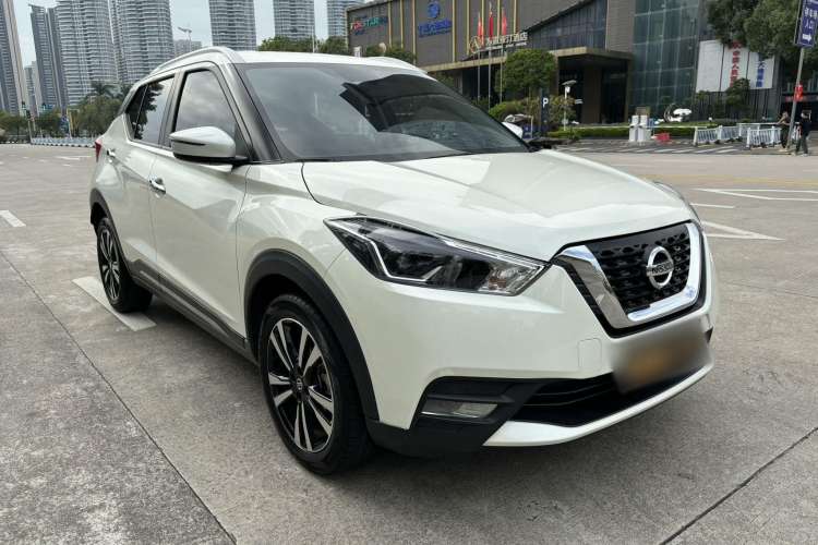 Used Nissan Kicks 2021 1.5L XV CVT Smart Connect Luxury Edition Front Right 45 Deg