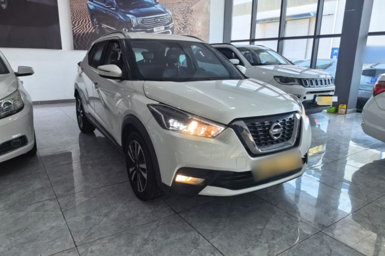 Used Nissan Kicks 2021 1.5L XV CVT Smart Connect Luxury Edition Front Right 45 Deg