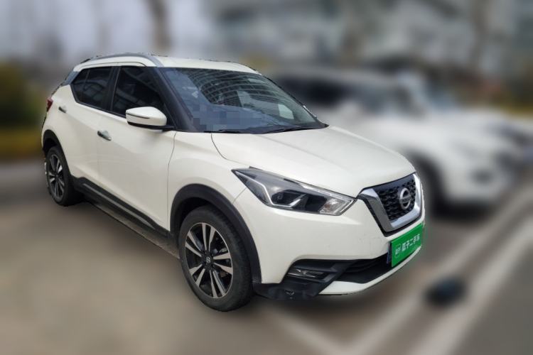 Used Nissan Kicks 2021 1.5L XV CVT Smart Connect Luxury Edition Front Right 45 Deg