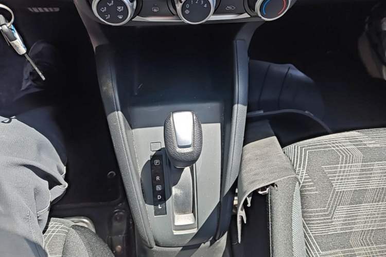 Used Nissan Kicks 2021 1.5L XL CVT Cool Enjoyment Edition Gear Lever