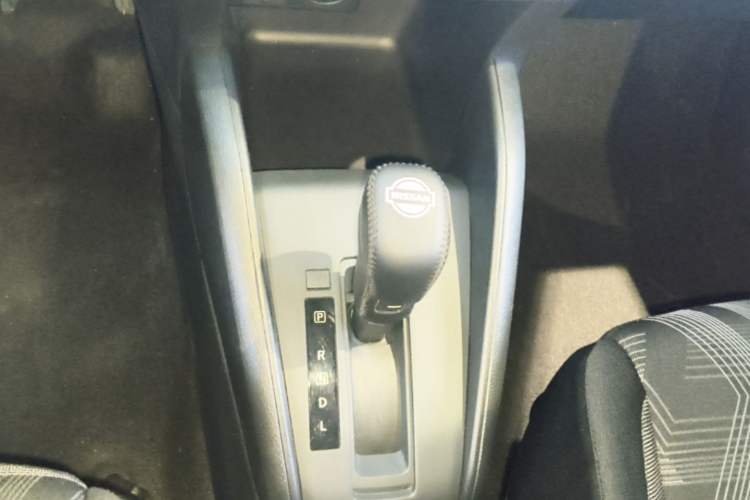 Used Nissan Kicks 2021 1.5L XL CVT Cool Enjoyment Edition Gear Lever