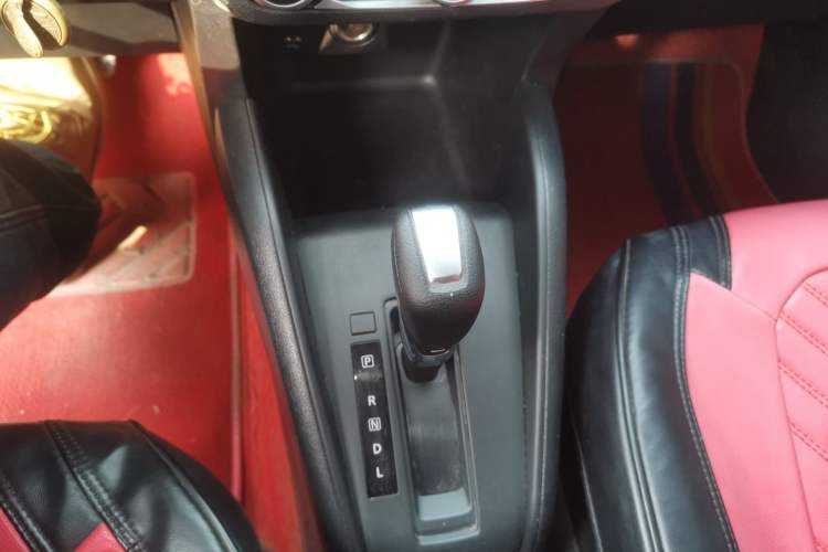 Used Nissan Kicks 2021 1.5L XL CVT Cool Enjoyment Edition Gear Lever