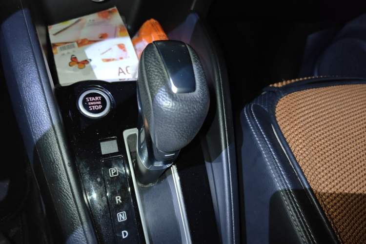 Used Nissan Kicks 2021 1.5L XV CVT Smart Connect Luxury Edition Gear Lever