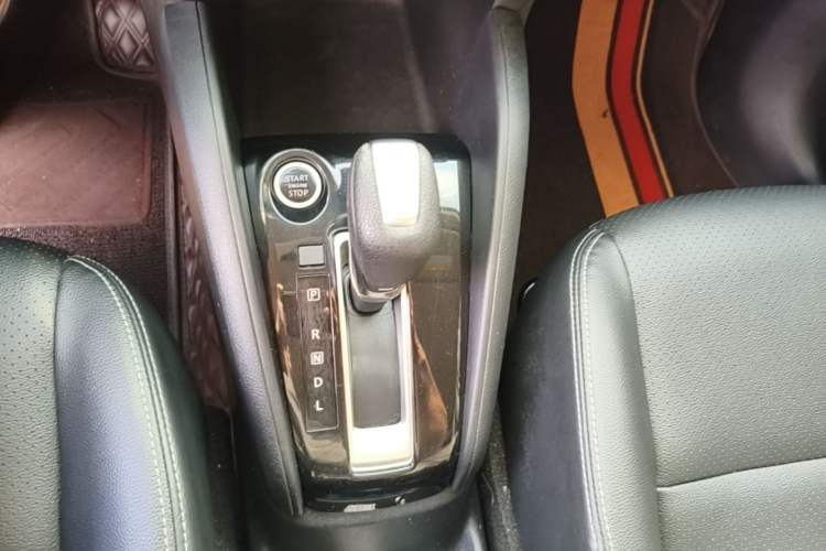 Used Nissan Kicks 2021 1.5L XV CVT Smart Connect Luxury Edition Gear Lever