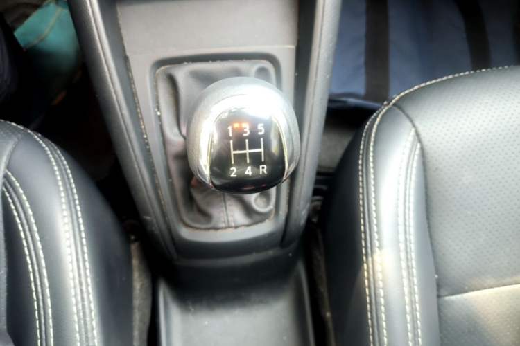 Used Nissan Kicks 2021 1.5L XE Manual Cool Edition Gear Lever