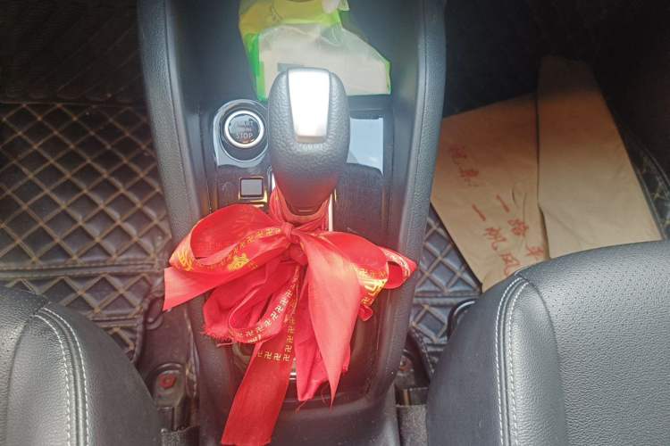 Used Nissan Kicks 2021 1.5L XV CVT Smart Connect Luxury Edition Gear Lever