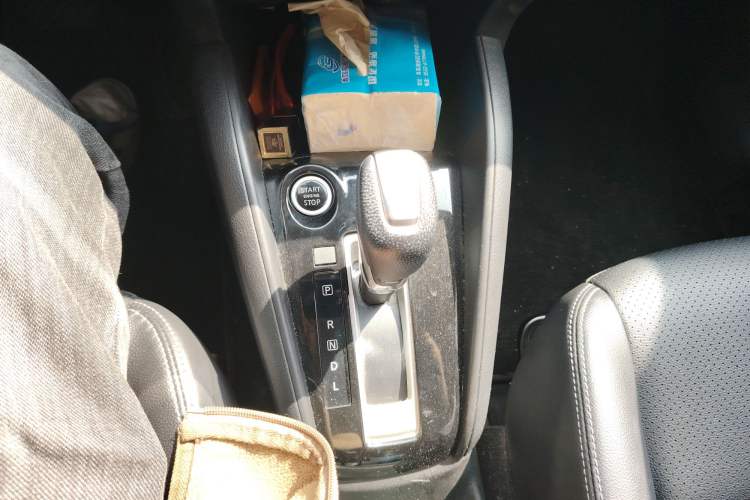 Used Nissan Kicks 2021 1.5L XV CVT Smart Connect Luxury Edition Gear Lever