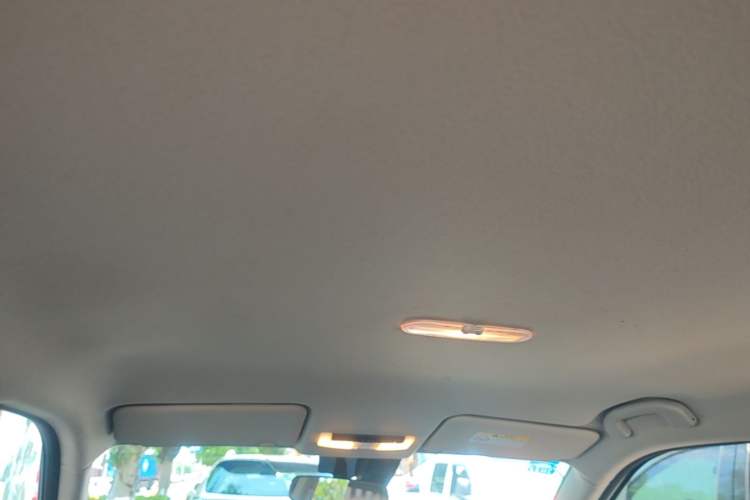 Used Nissan Kicks 2021 1.5L XV CVT Smart Connect Luxury Edition Headliner