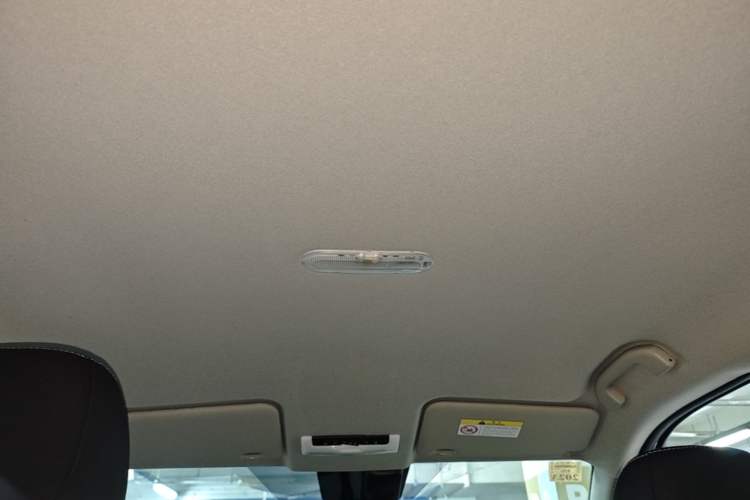 Used Nissan Kicks 2021 1.5L XV CVT Smart Connect Luxury Edition Headliner