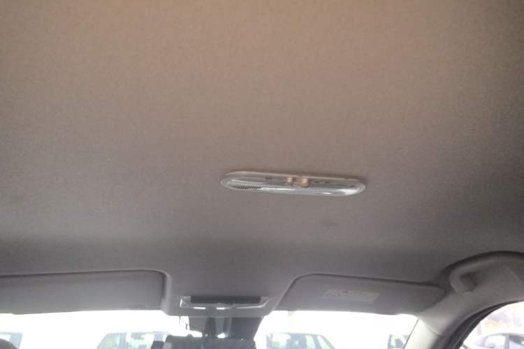 Used Nissan Kicks 2021 1.5L XV CVT Smart Connect Luxury Edition Headliner