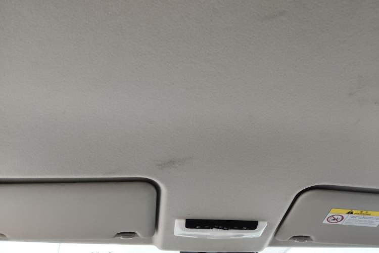 Used Nissan Kicks 2021 1.5L XV CVT Smart Connect Luxury Edition Headliner