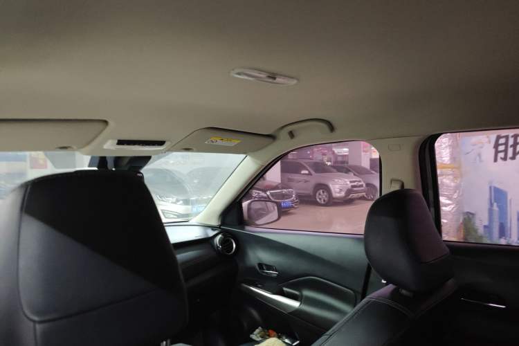 Used Nissan Kicks 2021 1.5L XV CVT Smart Connect Luxury Edition Headliner