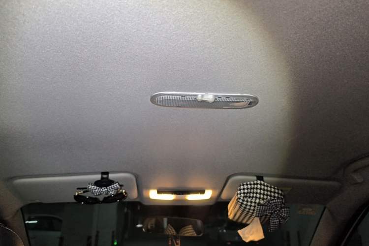 Used Nissan Kicks 2021 1.5L XV CVT Smart Connect Luxury Edition Headliner