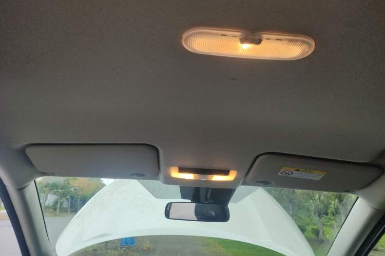 Used Nissan Kicks 2021 1.5L XV CVT Smart Connect Luxury Edition Headliner