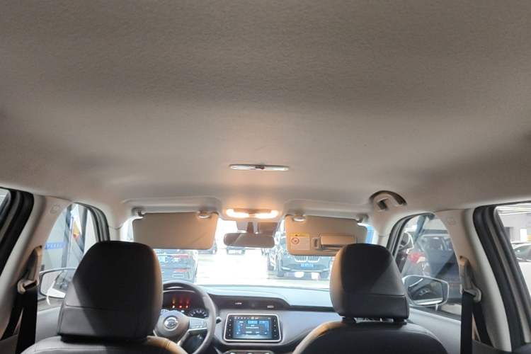 Used Nissan Kicks 2021 1.5L XV CVT Smart Connect Luxury Edition Headliner