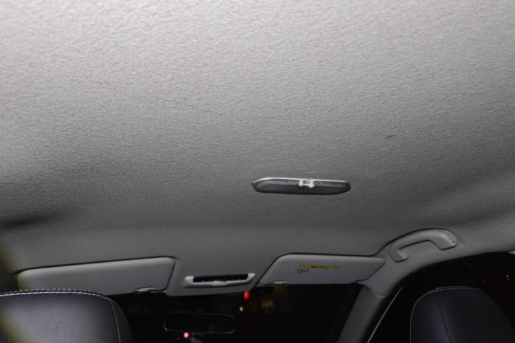Used Nissan Kicks 2021 1.5L XV CVT Smart Connect Luxury Edition Headliner