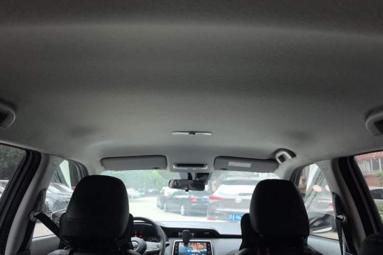 Used Nissan Kicks 2021 1.5L XV CVT Smart Connect Luxury Edition Headliner