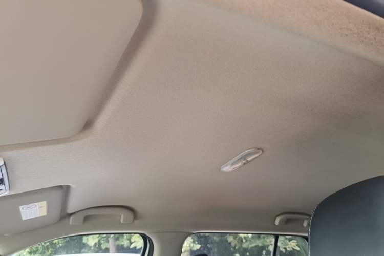 Used Nissan Kicks 2021 1.5L XV CVT Smart Connect Luxury Edition Headliner