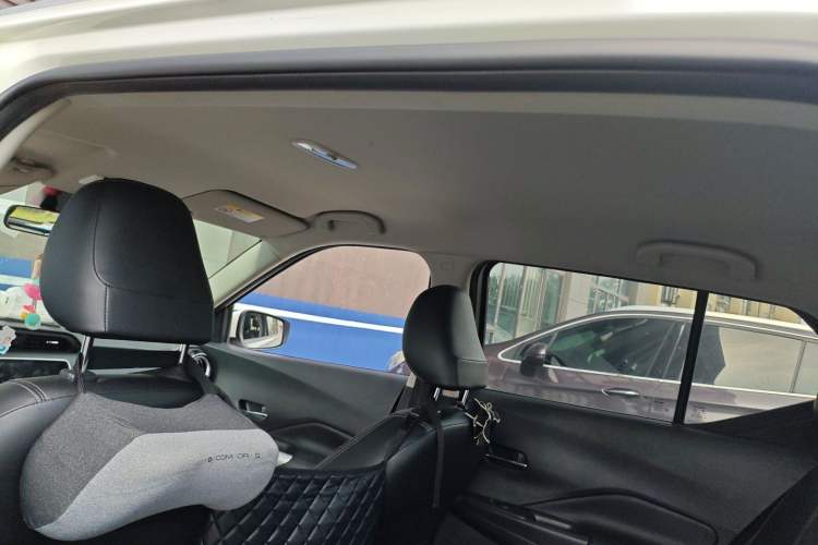 Used Nissan Kicks 2021 1.5L XV CVT Smart Connect Luxury Edition Headliner