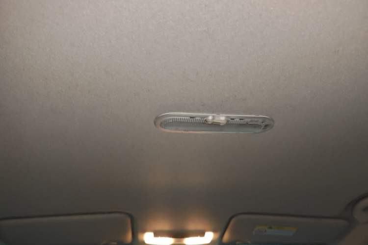 Used Nissan Kicks 2021 1.5L XV CVT Smart Connect Luxury Edition Headliner