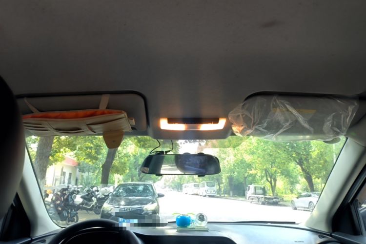 Used Nissan Kicks 2021 1.5L XE Manual Cool Edition Headliner