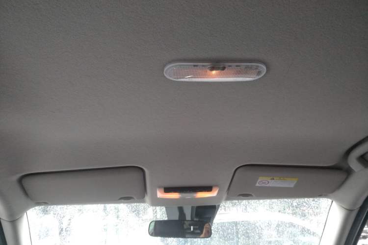 Used Nissan Kicks 2021 1.5L XV CVT Smart Connect Luxury Edition Headliner