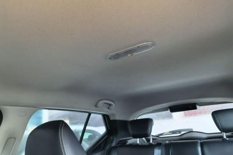 Used Nissan Kicks 2021 1.5L XV CVT Smart Connect Luxury Edition Headliner
