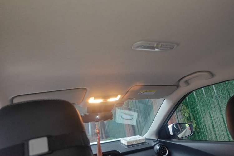 Used Nissan Kicks 2021 1.5L XV CVT Smart Connect Luxury Edition Headliner