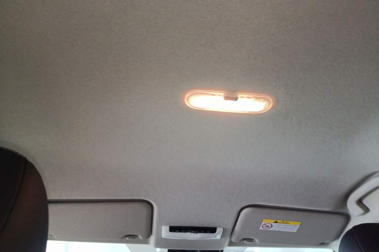 Used Nissan Kicks 2021 1.5L XV CVT Smart Connect Luxury Edition Headliner