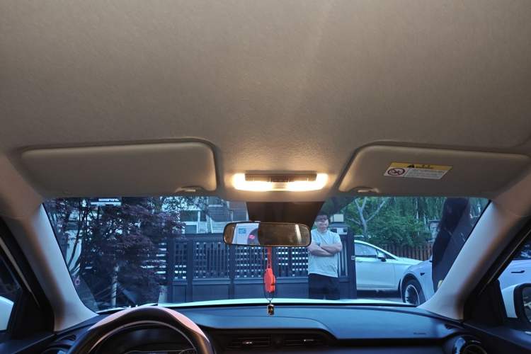 Used Nissan Kicks 2021 1.5L XV CVT Smart Connect Luxury Edition Headliner