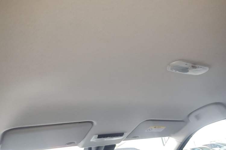 Used Nissan Kicks 2021 1.5L XV CVT Smart Connect Luxury Edition Headliner